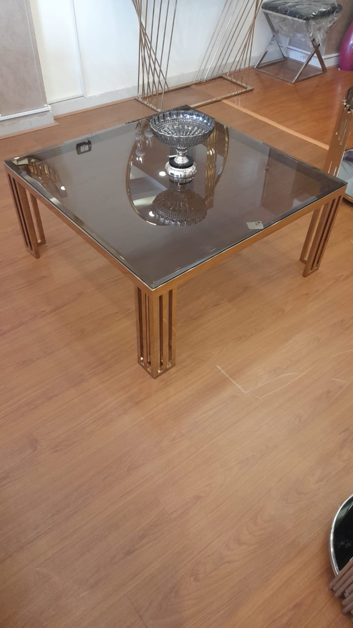 طاولة وسط بسيطة من الاستانلس استيل